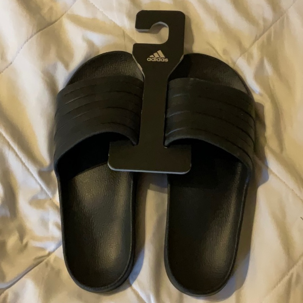 Men’s adidas size 10
ADILETTE AQUA SLIDES